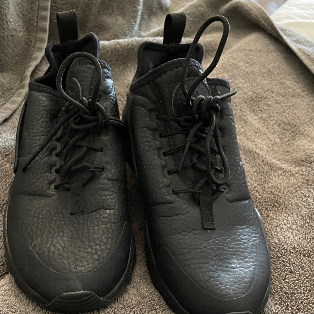 Nike Black leather Shoes V